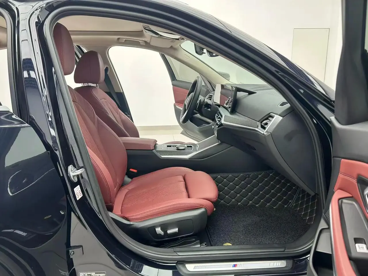 BMW 3 Series 2023 model 320Li M Sport Package 7