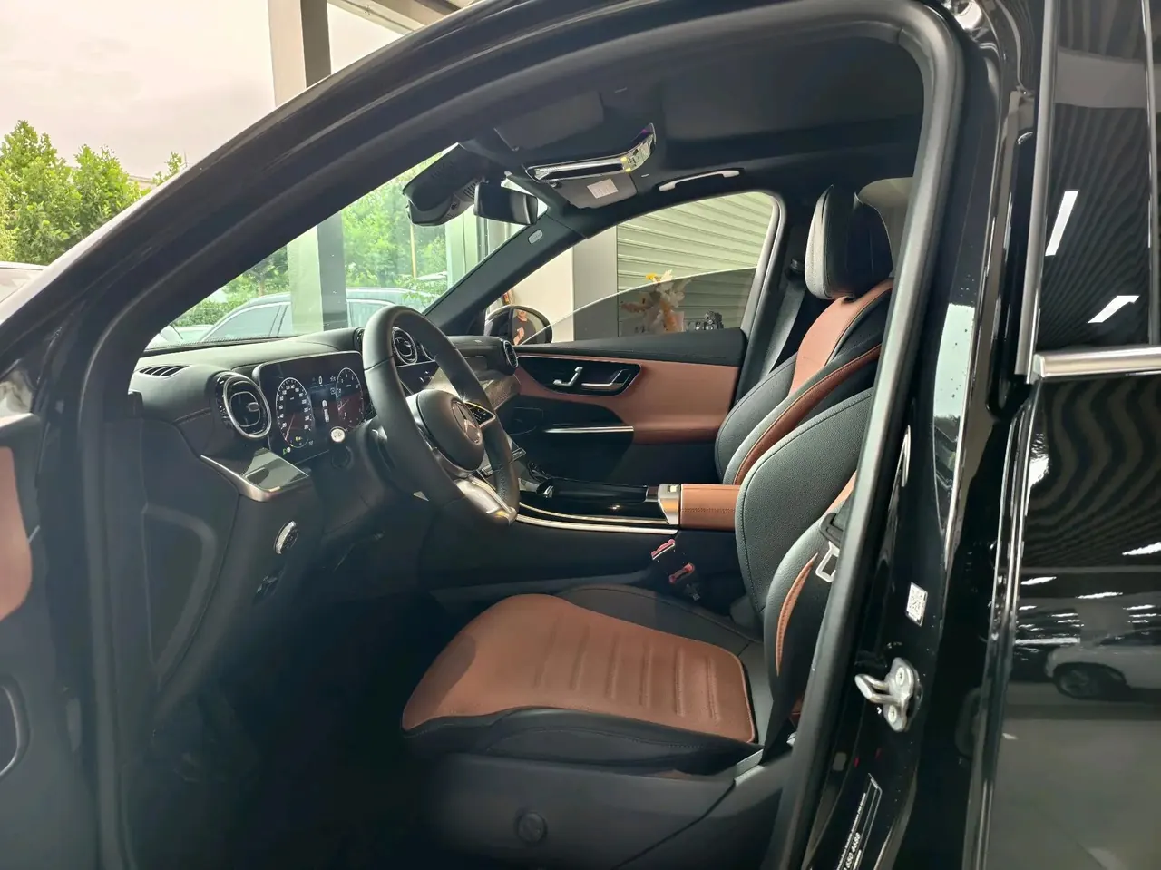Mercedes Benz 2024 GLC 260 L 4MATIC 48V 2.0T Dynamic 5-Seater Automatic 2