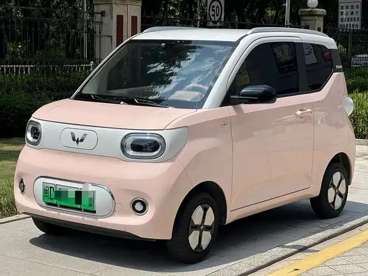 Открыть галерею: Hongguang MINIEV 2024 3rd Generation 215km Advanced Edition