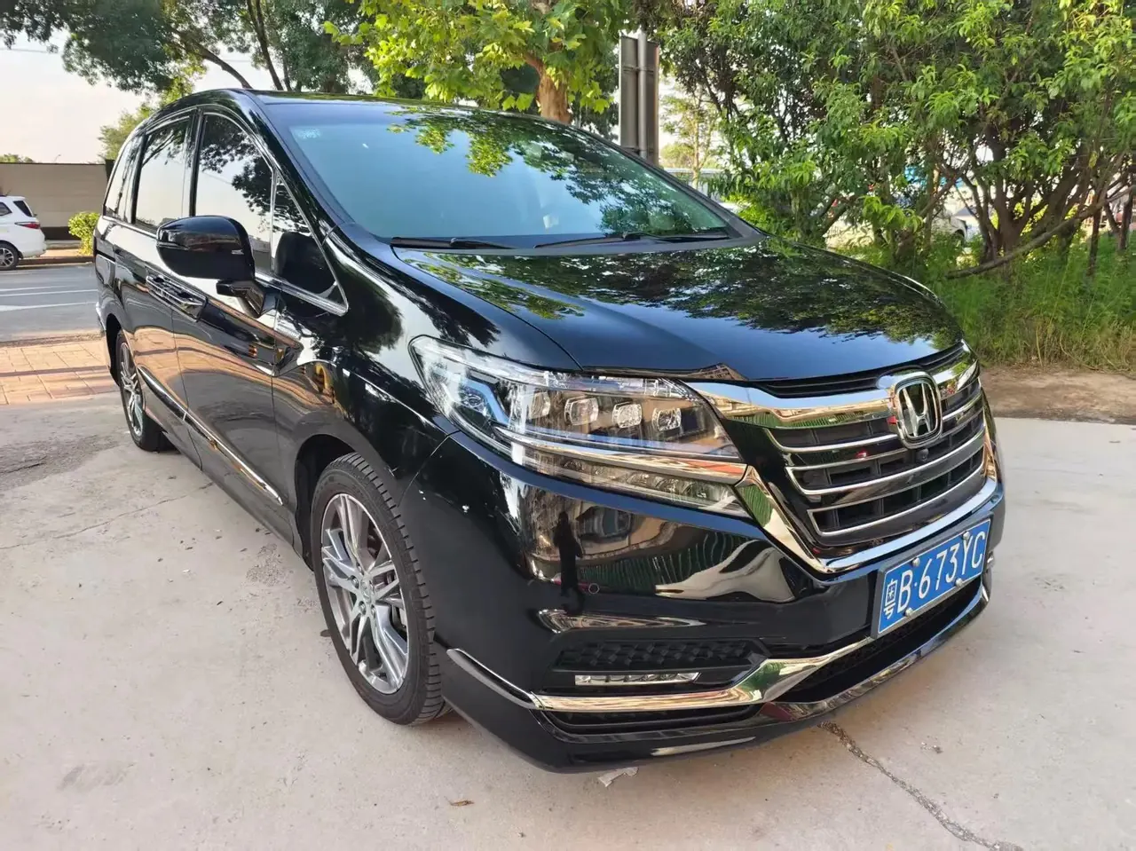 Elyson 2019 2.0L Hybrid Extreme Edition 2