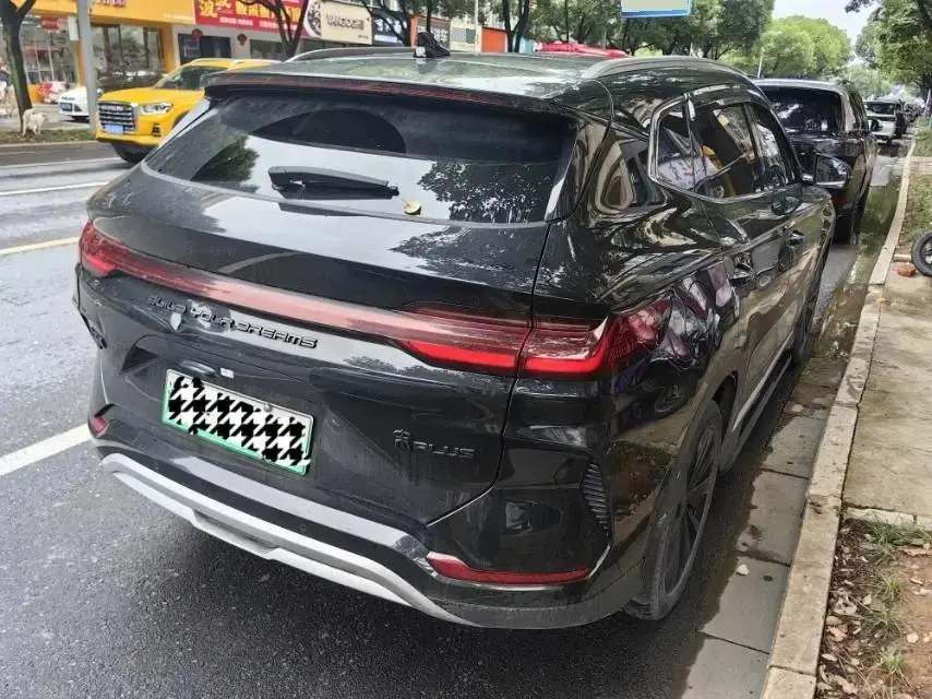 BYD 2023 Song PLUS EV Champion Edition 520KM Prestige Automatic 5
