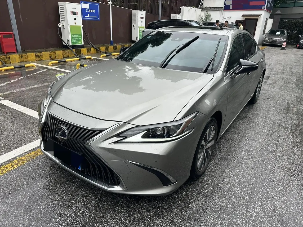 Open image lightbox: Lexus ES 2020 300h Elite Edition