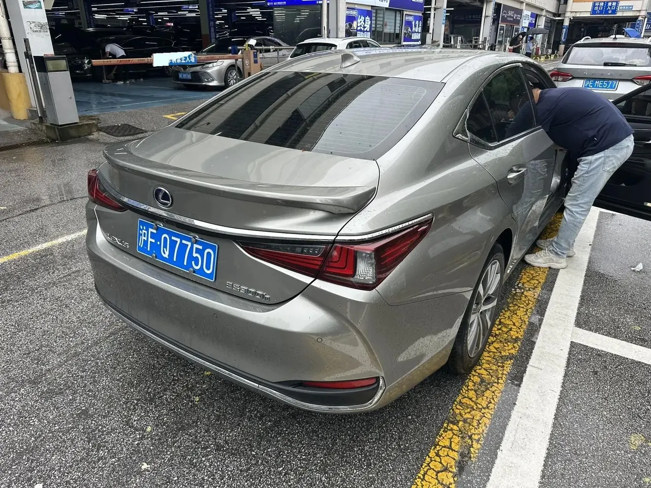 Lexus ES 2020 300h Elite Edition 2