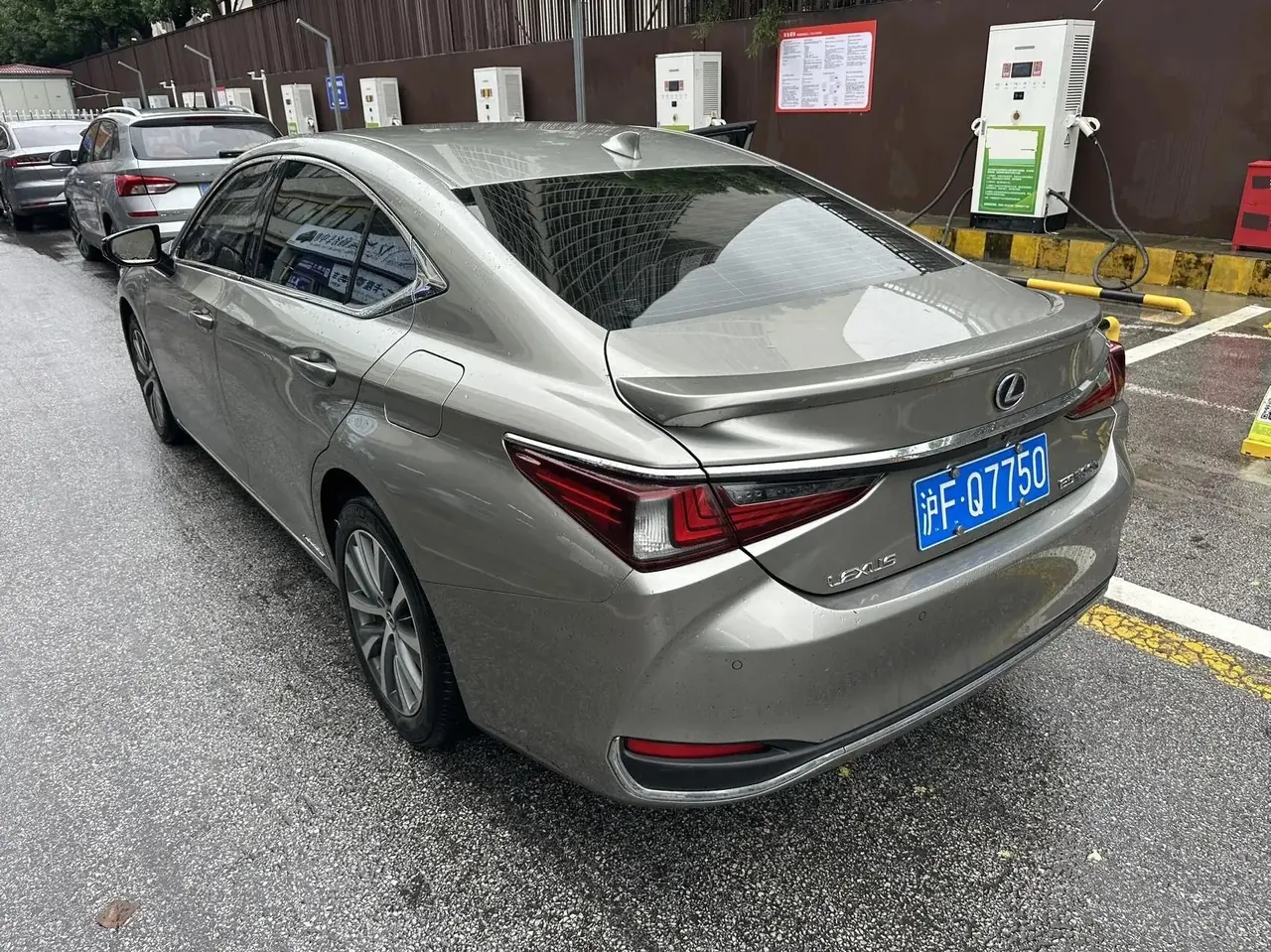 Lexus ES 2020 300h Elite Edition 3