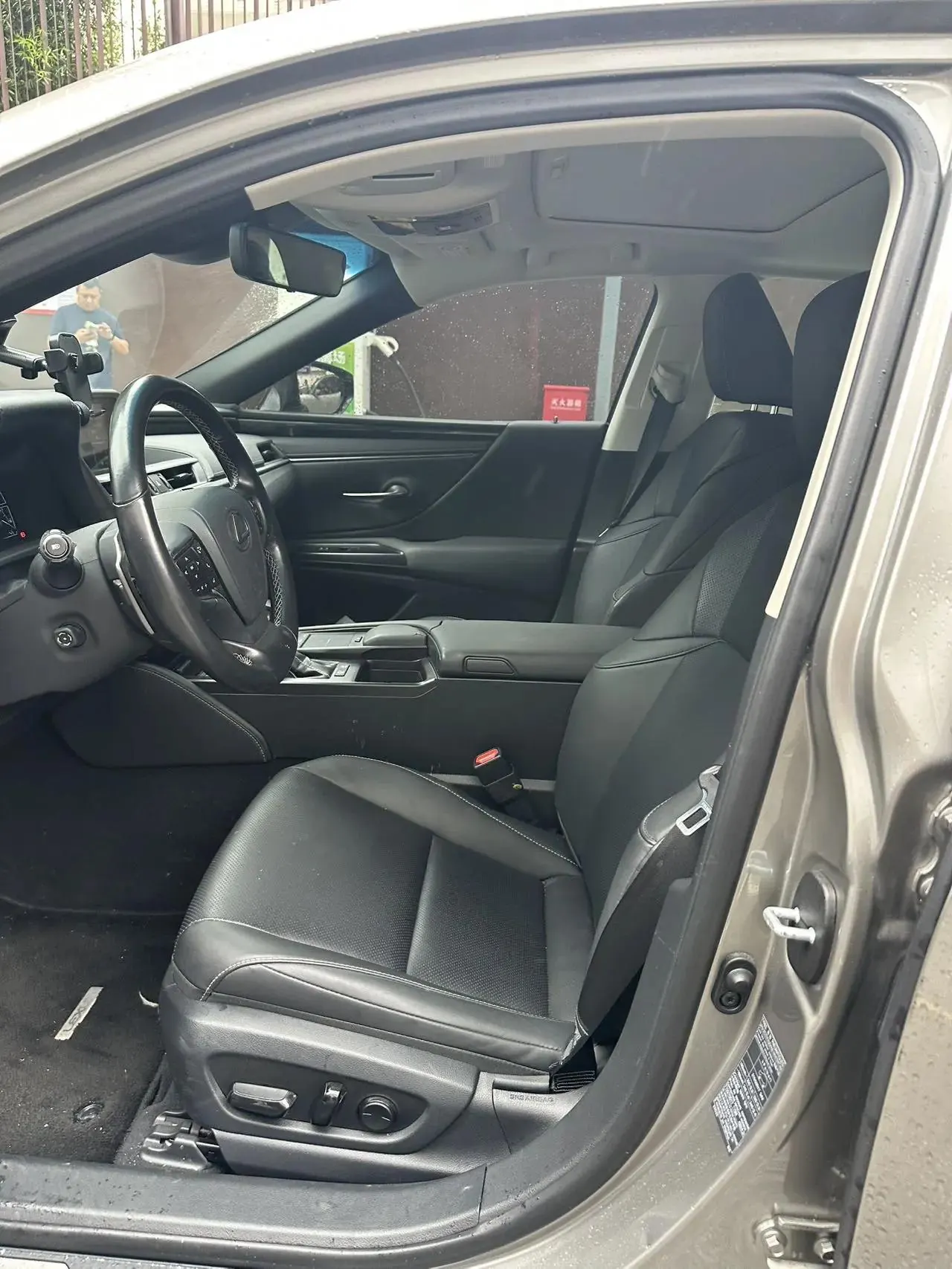 Lexus ES 2020 300h Elite Edition 4