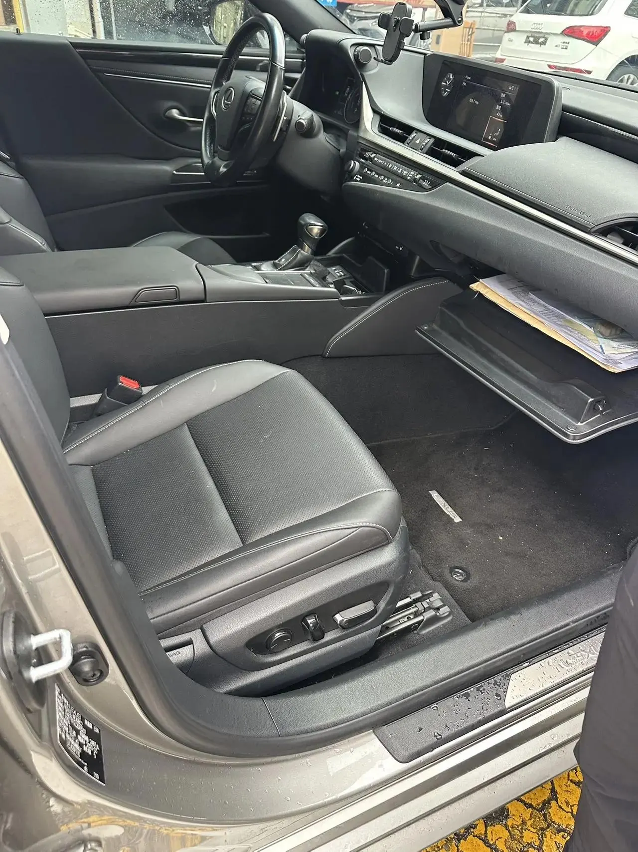 Lexus ES 2020 300h Elite Edition 6