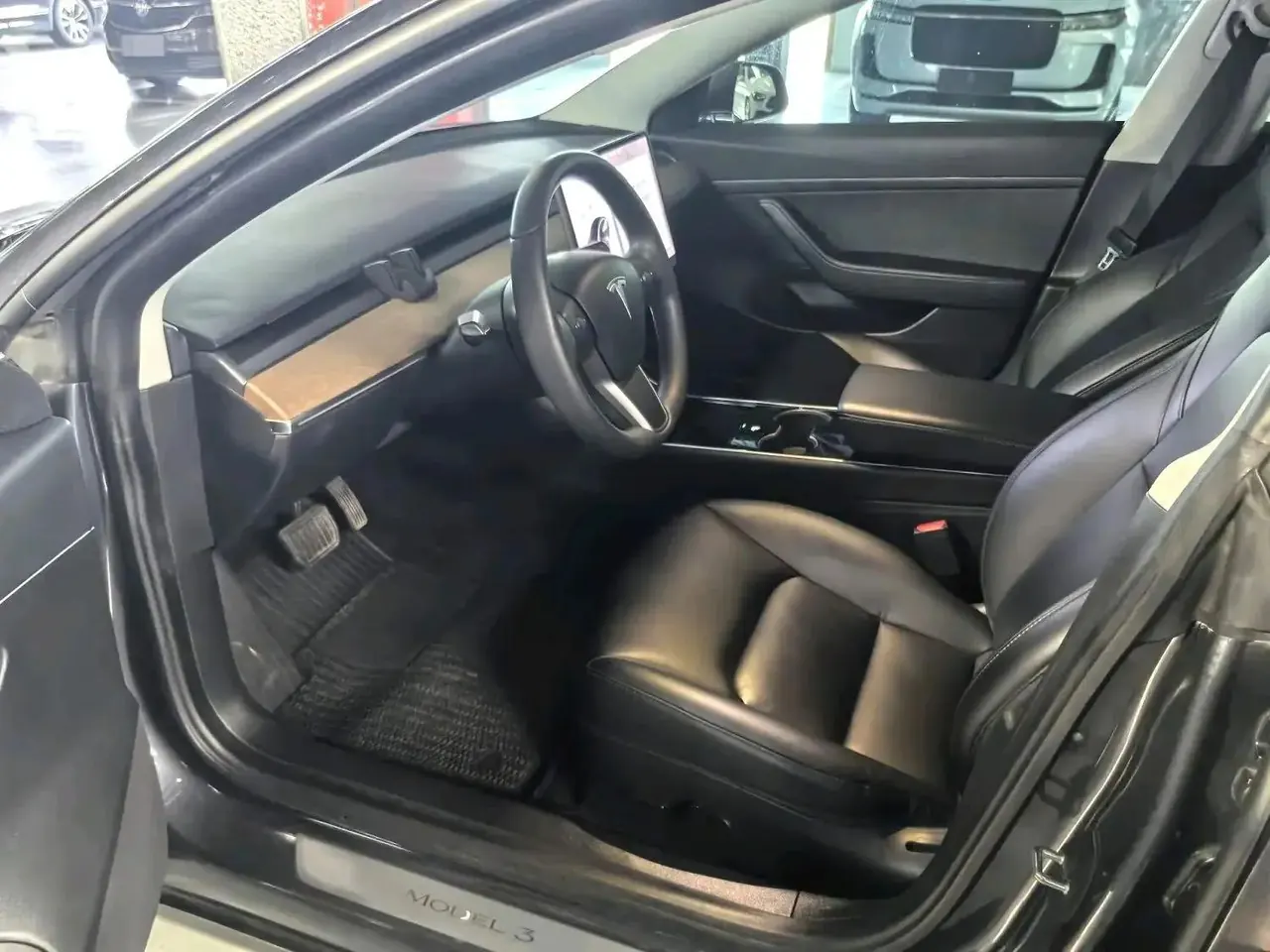 2019 Model 3 Standard Range Rear-Wheel Drive Upgrade Version 3
