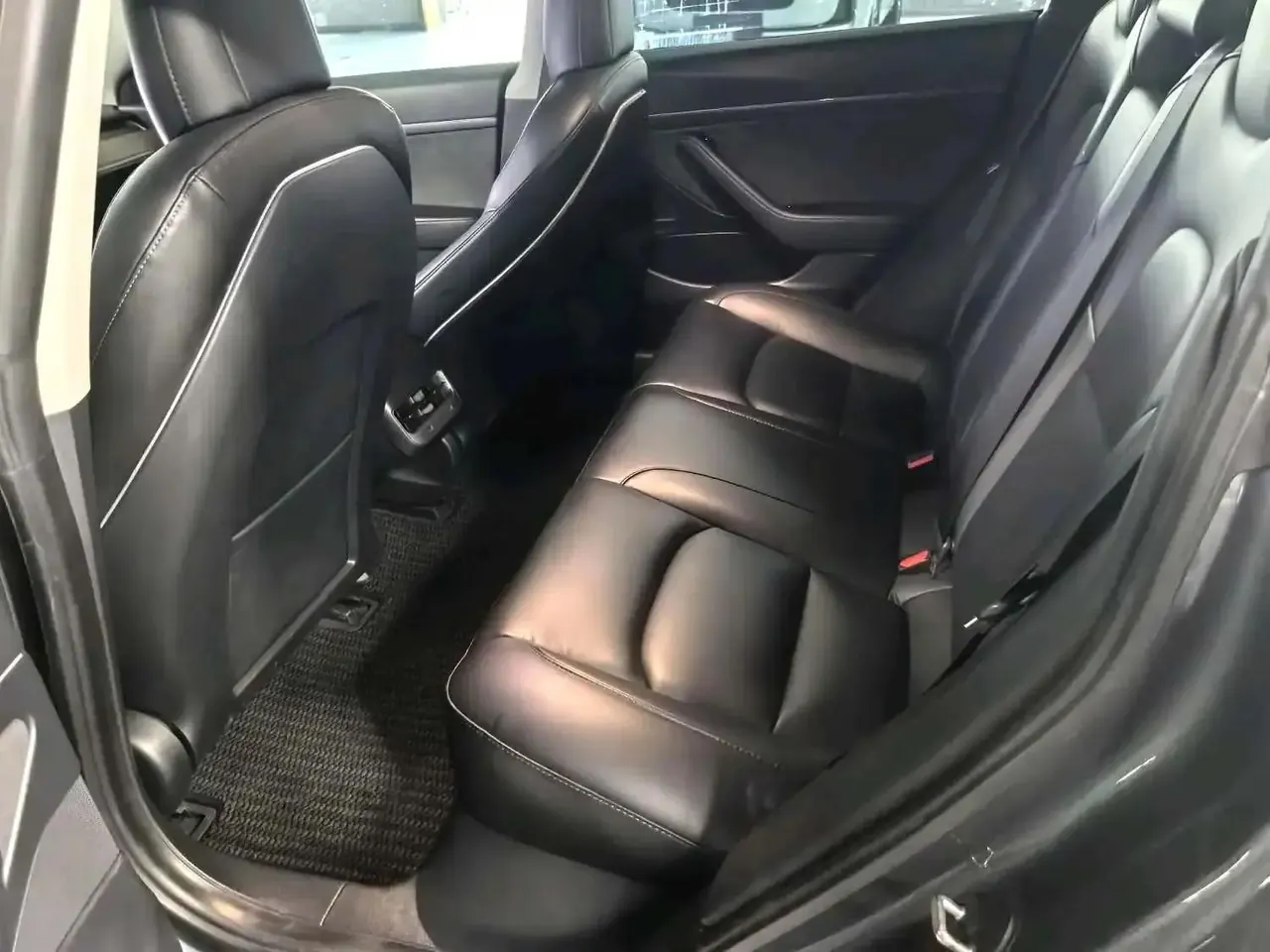 2019 Model 3 Standard Range Rear-Wheel Drive Upgrade Version 4