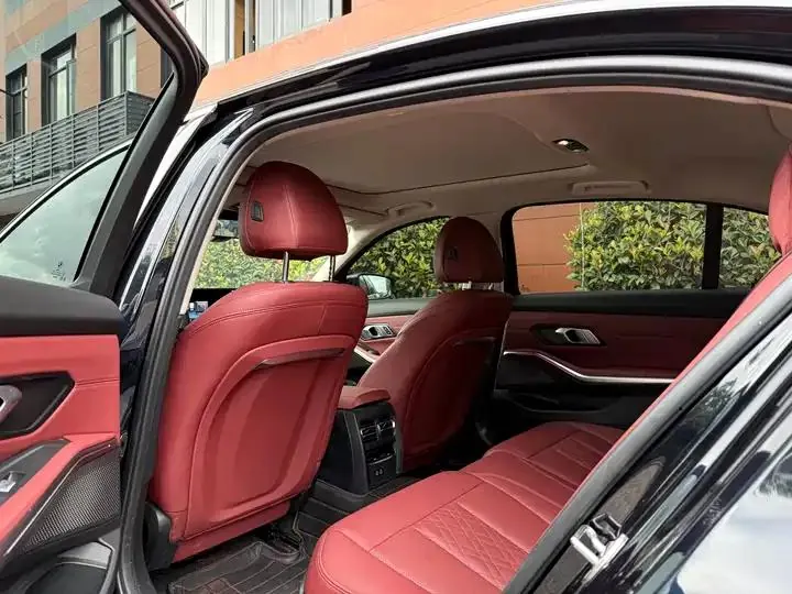 BMW 3 Series 2023 model 325Li M Sport Package 11