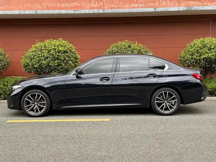BMW 3 Series 2023 model 325Li M Sport Package 12