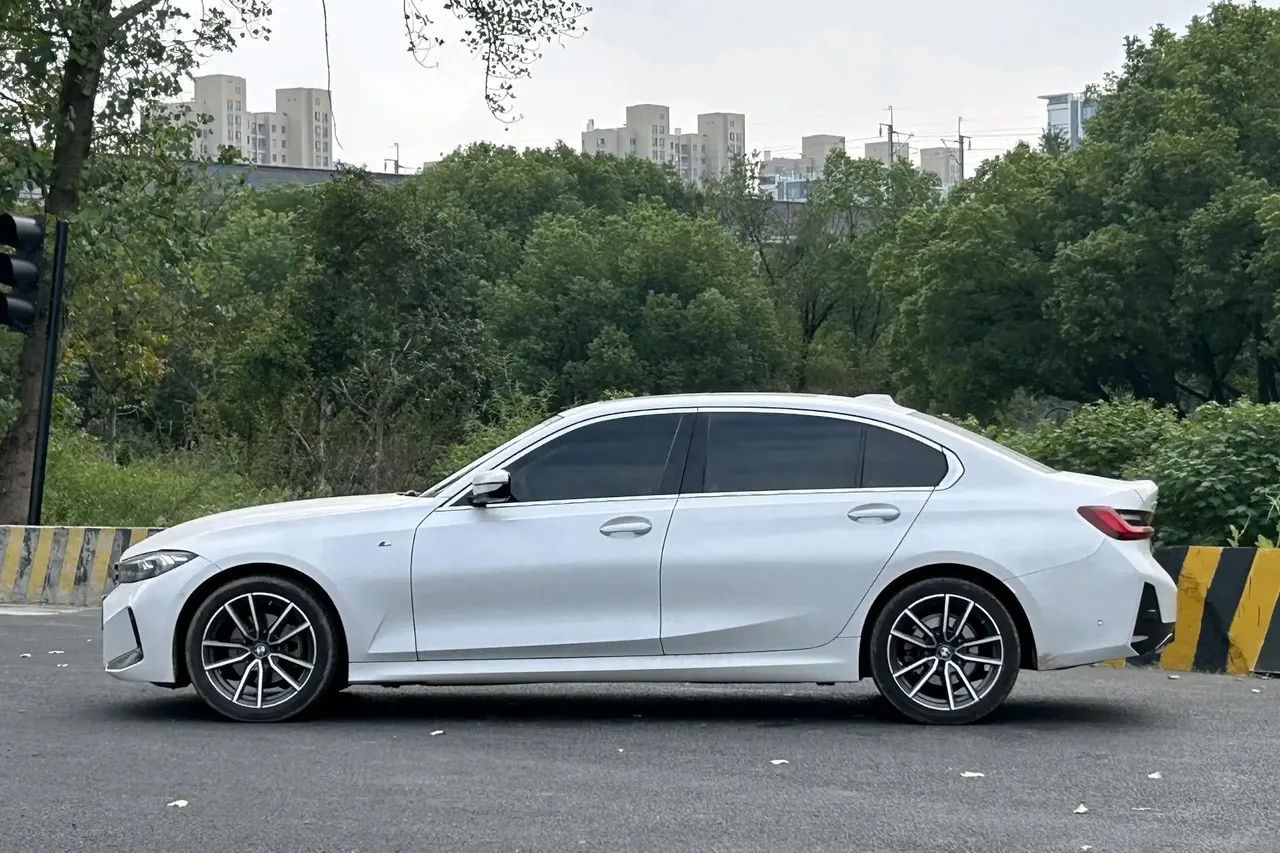 BMW 3 Series 2023 model 325Li M Sport Package 3