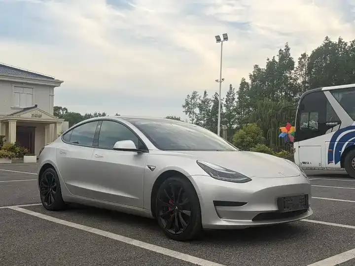 2020 Model 3 Refreshed Standard Range Rear-Wheel Drive Upgrade Version 3