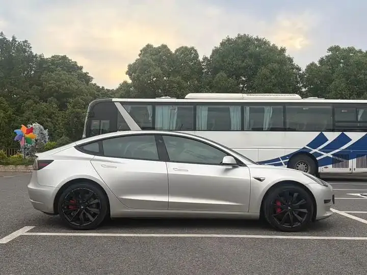 2020 Model 3 Refreshed Standard Range Rear-Wheel Drive Upgrade Version 4