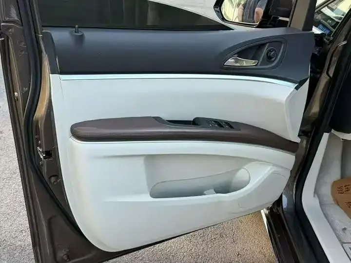 Buick GL8 2023 Land Business Class 652T Luxury Model 9