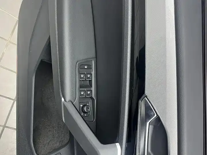 Tangyue 2022 280TSI Front-Wheel-Drive Luxury Smart Connectivity Edition 16