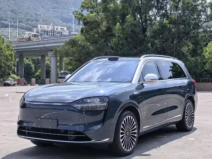 AITO M9 2024 extended range Ultra version 42kWh 6-seat version - View 1