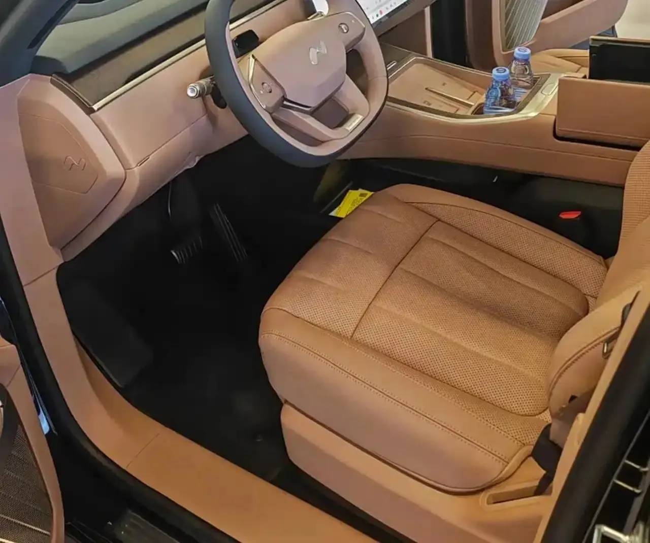 ONVO 2025 L90 Ultra six-seat automatic gear 4