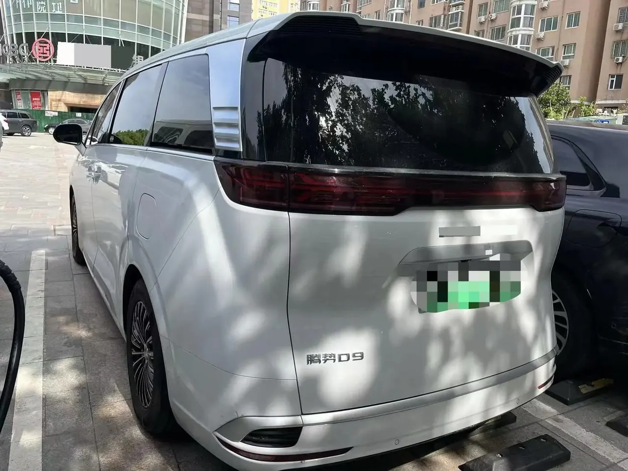Denza D9 2022 DM-i 970 Four-Wheel-Drive Prestige Model 4