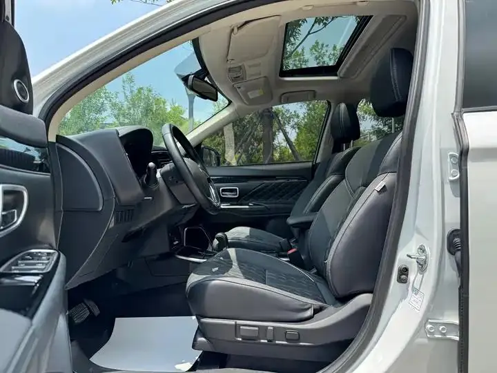 Outlander 2021 model changed to 2.0L two-wheel drive free version 5 9