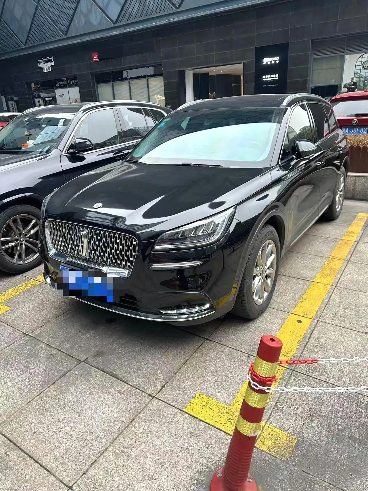 Explorer 2020 2.0T Two‑Wheel Drive Prestige Edition - View 1