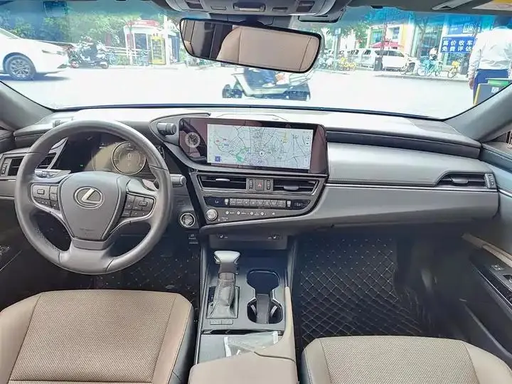 Lexus ES 2023 model 200 Premium Edition 10