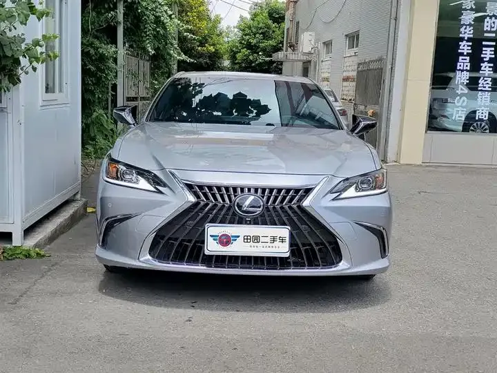 Lexus ES 2023 model 200 Premium Edition 2