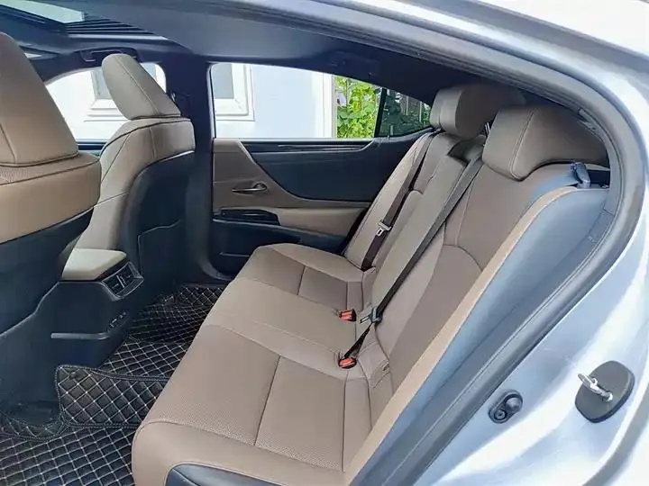 Lexus ES 2023 model 200 Premium Edition 8
