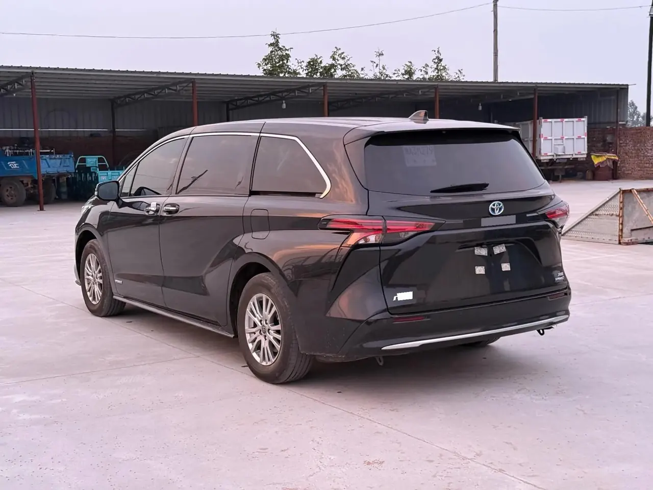 Toyota 2023 Sana 2.5 Stepless Deluxe Edition Automatic Gear 10