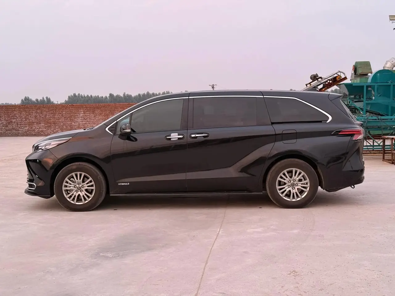 Toyota 2023 Sana 2.5 Stepless Deluxe Edition Automatic Gear 4