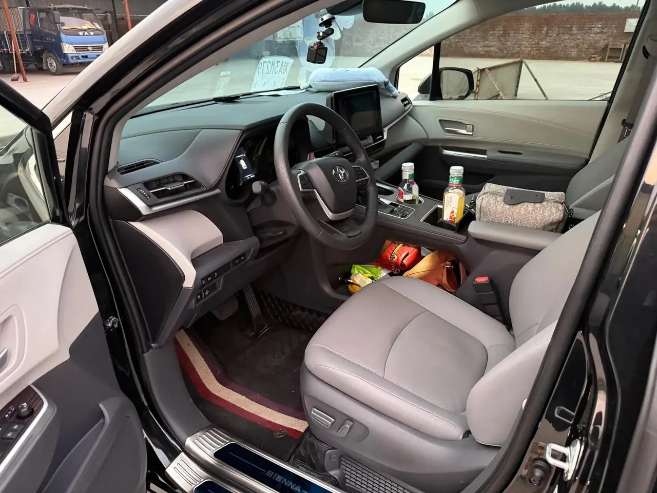 Toyota 2023 Sana 2.5 Stepless Deluxe Edition Automatic Gear 5