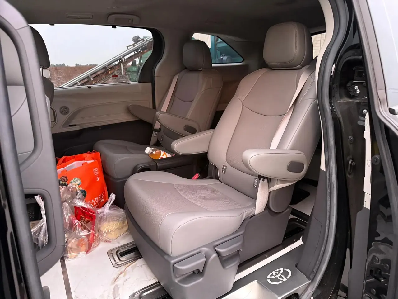 Toyota 2023 Sana 2.5 Stepless Deluxe Edition Automatic Gear 6