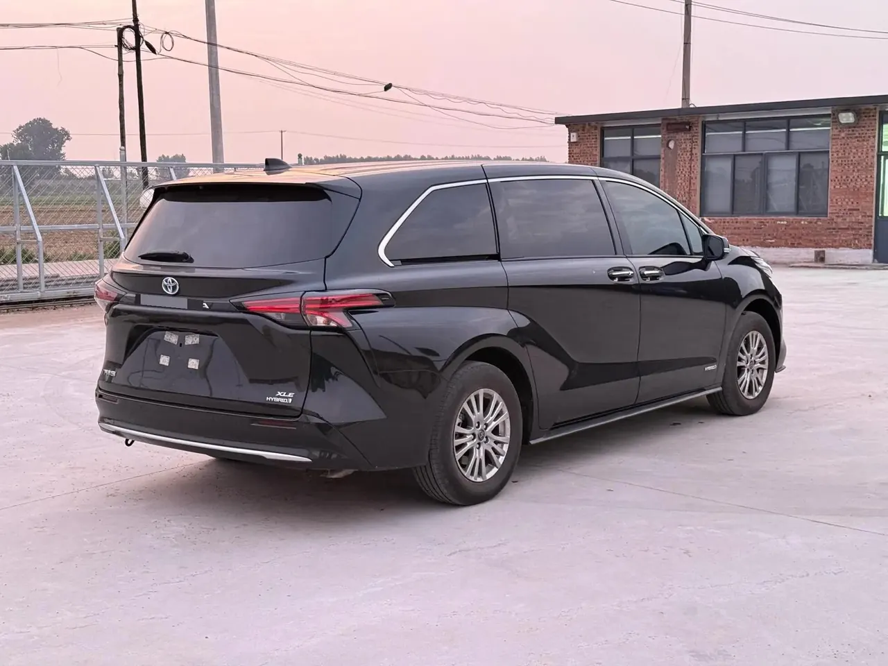 Toyota 2023 Sana 2.5 Stepless Deluxe Edition Automatic Gear 8