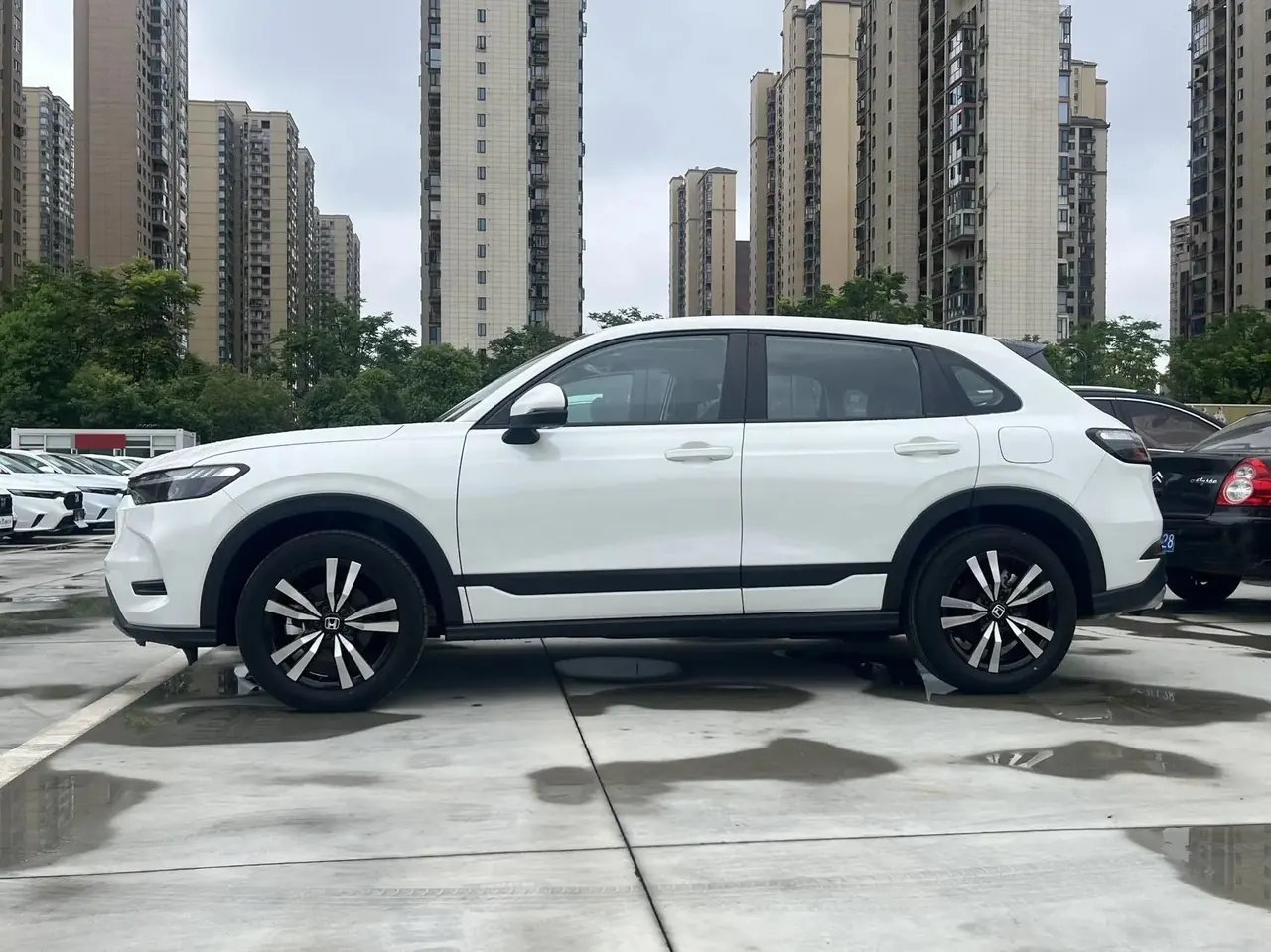 Honda 2024 HR-V 1.5T Stepless 240TURBO Jinyue Edition Automatic Gear 3