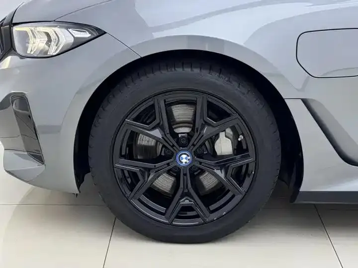 BMW i3 2022 model eDrive 35 L 8