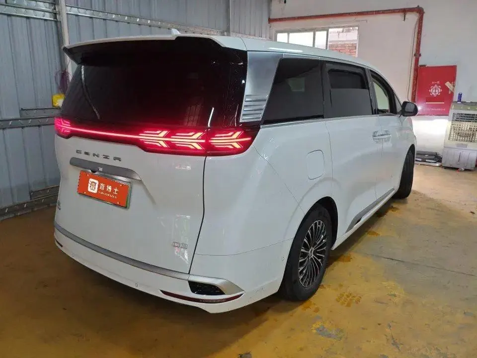 Denza D9 2022 EV 600 Four-wheel Drive Flagship 3