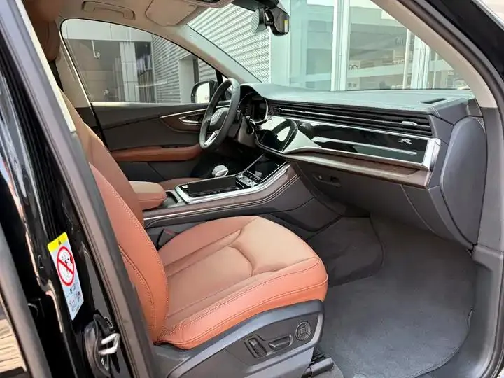 Audi Q7 2025 45 TFSI quattro S line Black Samurai 14