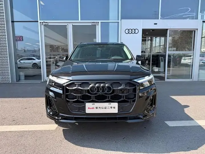 Audi Q7 2025 45 TFSI quattro S line Black Samurai 2