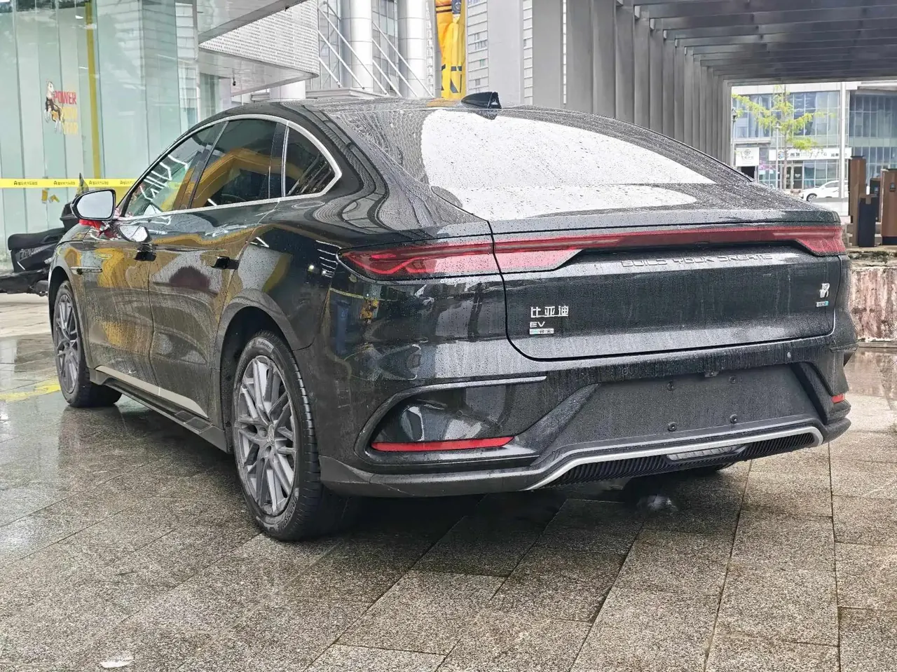 BYD 2026 Han EV Smart Driving Edition 705KM Flash Charge Honorable Automatic Gear 3