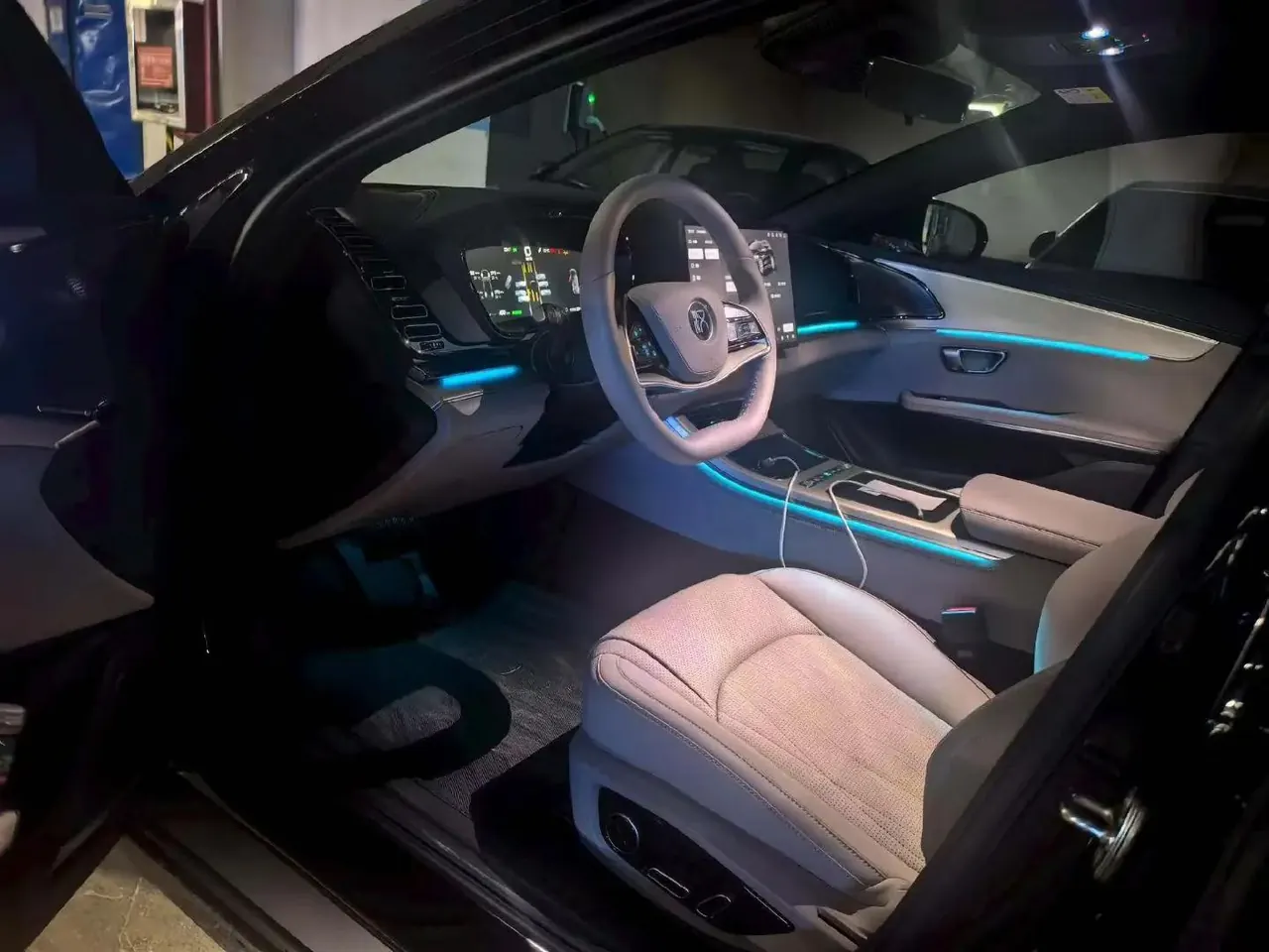 BYD 2026 Han EV Smart Driving Edition 705KM Flash Charge Honorable Automatic Gear 5