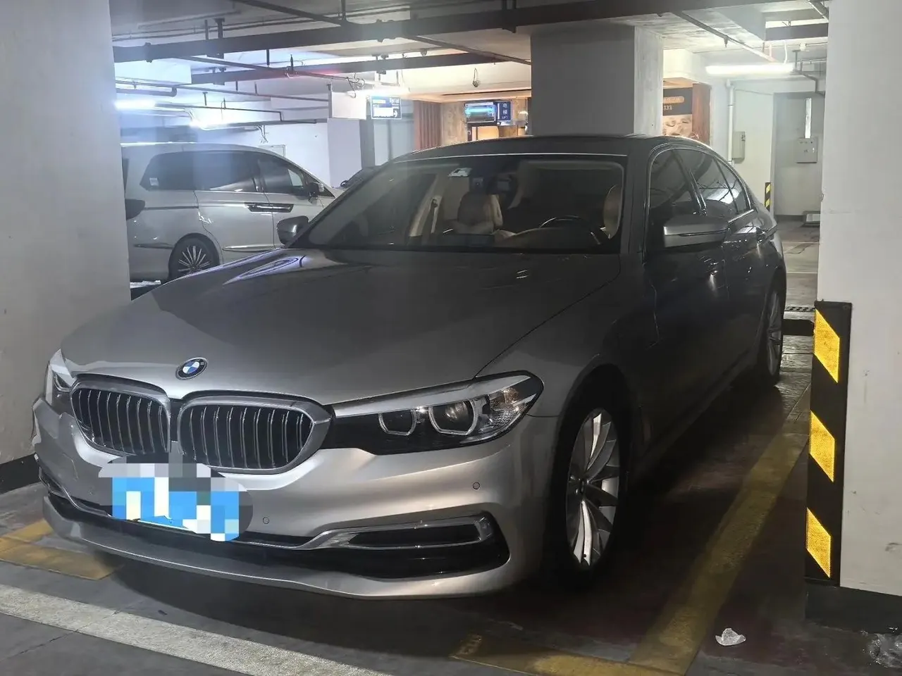 BMW 5 Series 2020 525Li Deluxe Suit - View 1