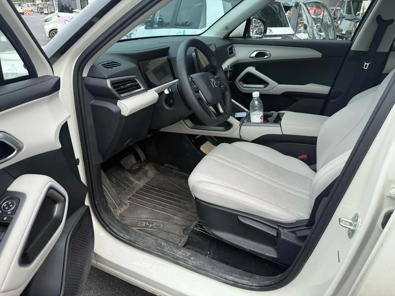 BYD 2025 Yuan UP 301KM Pilot Automatic Gear 3