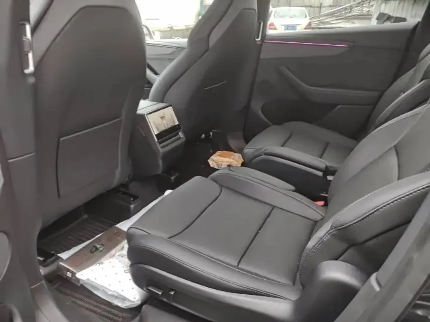 Tesla 2025 Model Y Long Range All-Wheel Drive Automatic 5