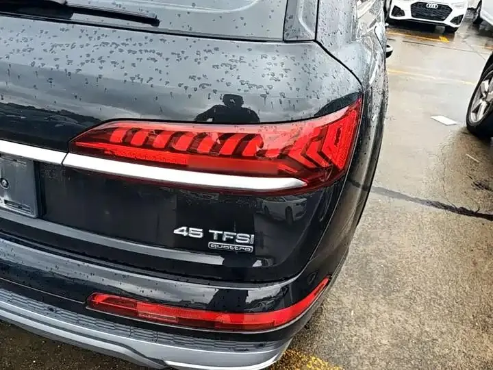 Audi Q7 2022 45 TFSI quattro S line Sport 8