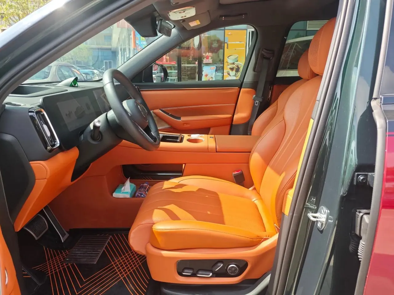AITO M8 2025 extended range Max version 53.4kWh 5-seat version 7
