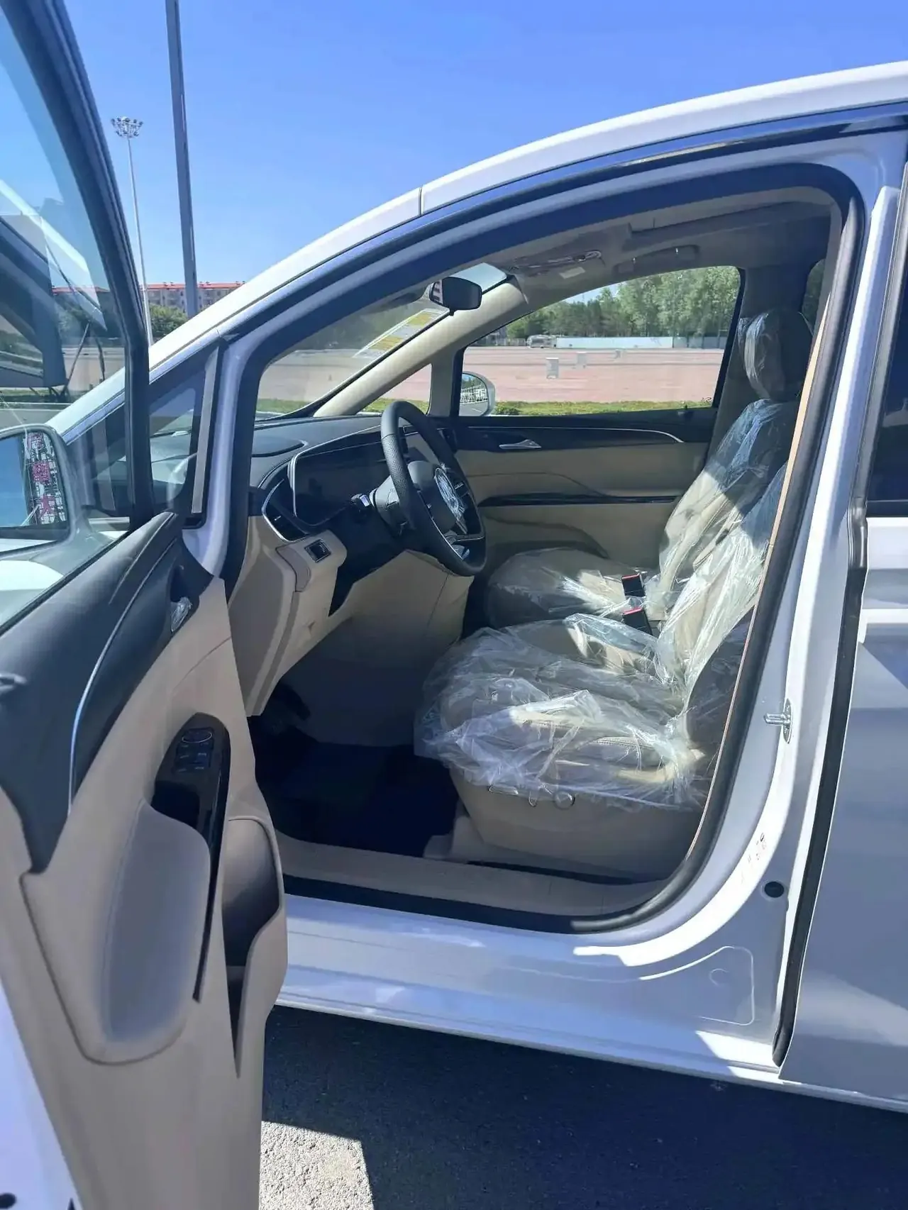 Buick 2025 GL8 Land Business Class 2.0T Smart Edition Automatic Gear 3