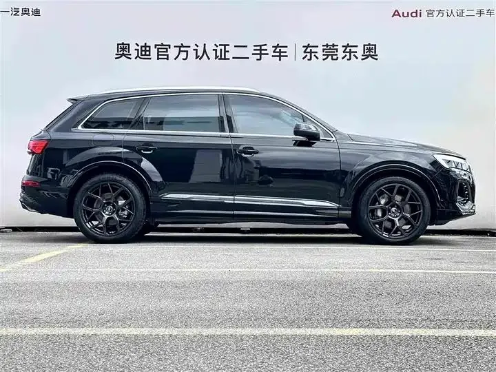 Audi Q7 2024 55 TFSI quattro S line Sport 3