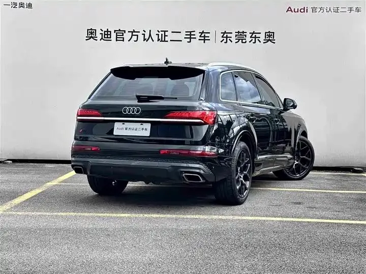 Audi Q7 2024 55 TFSI quattro S line Sport 4