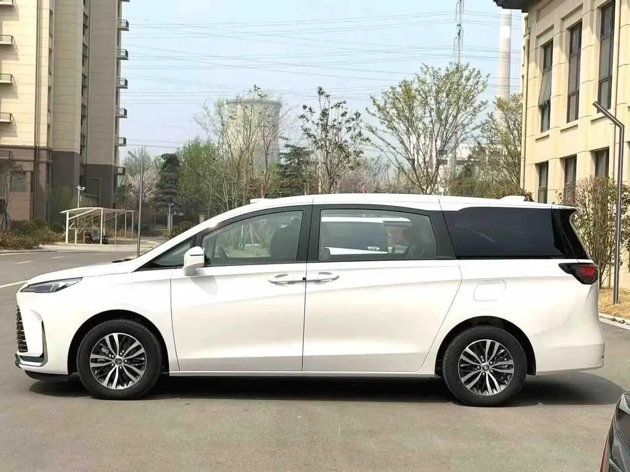 Buick 2025 GL8 Land Business Class 2.0T Comfort DG Version Automatic 7