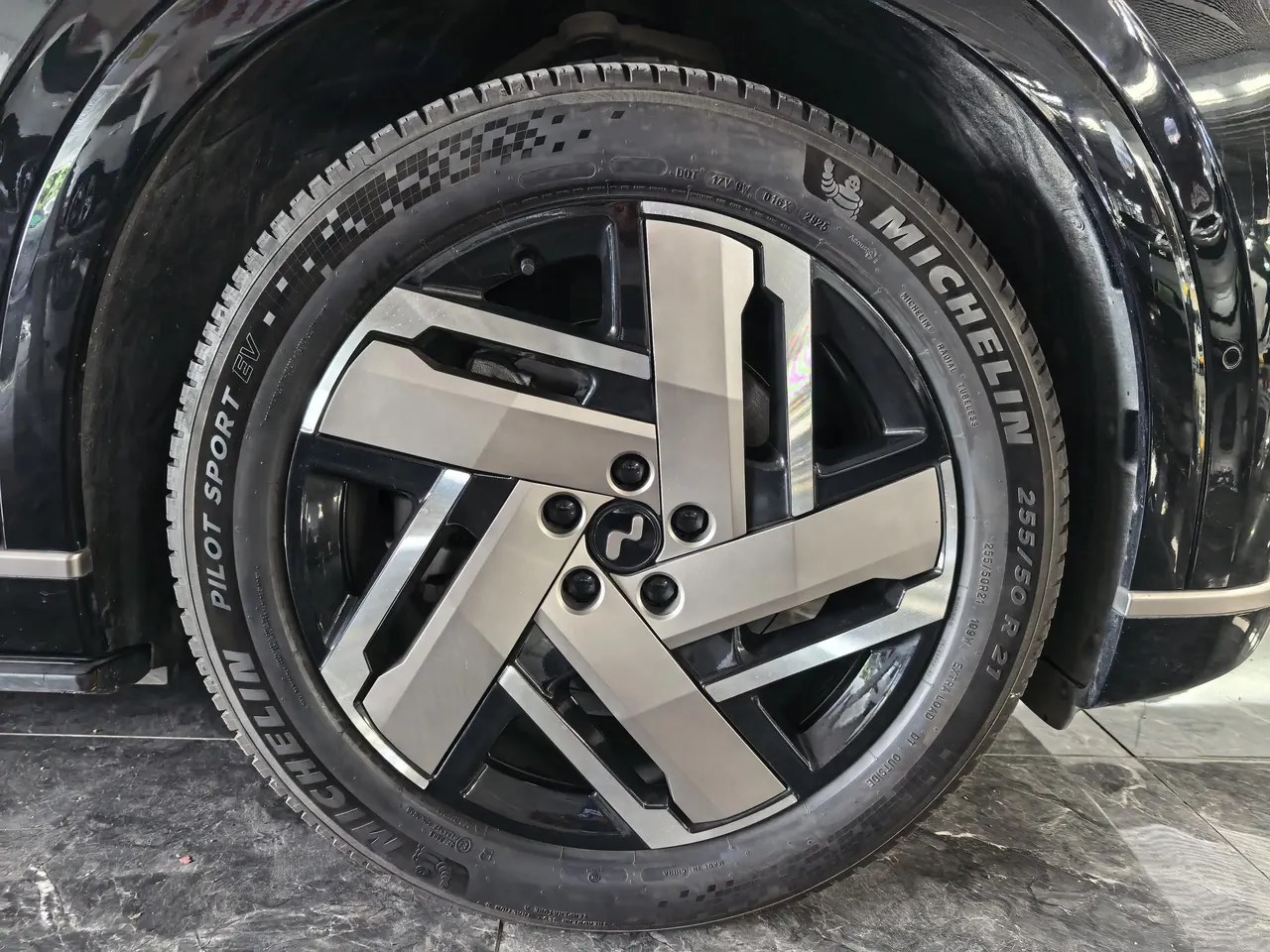 ONVO 2025 L90 Ultra six-seat automatic gear 12