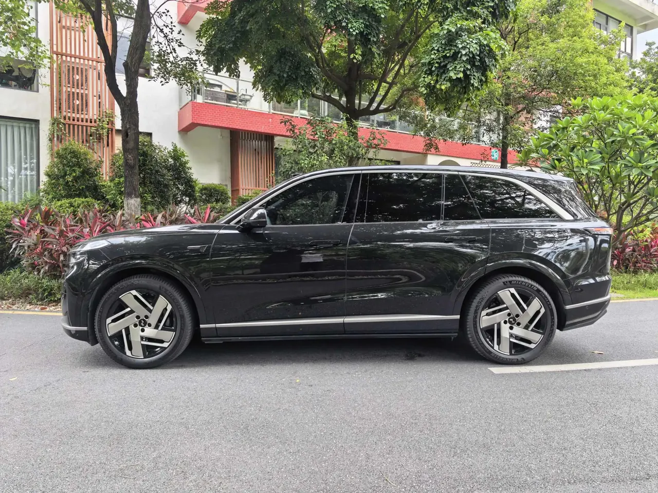 ONVO 2025 L90 Ultra six-seat automatic gear 3
